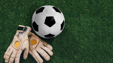 Football gloves grip durability in cold weather games: tips